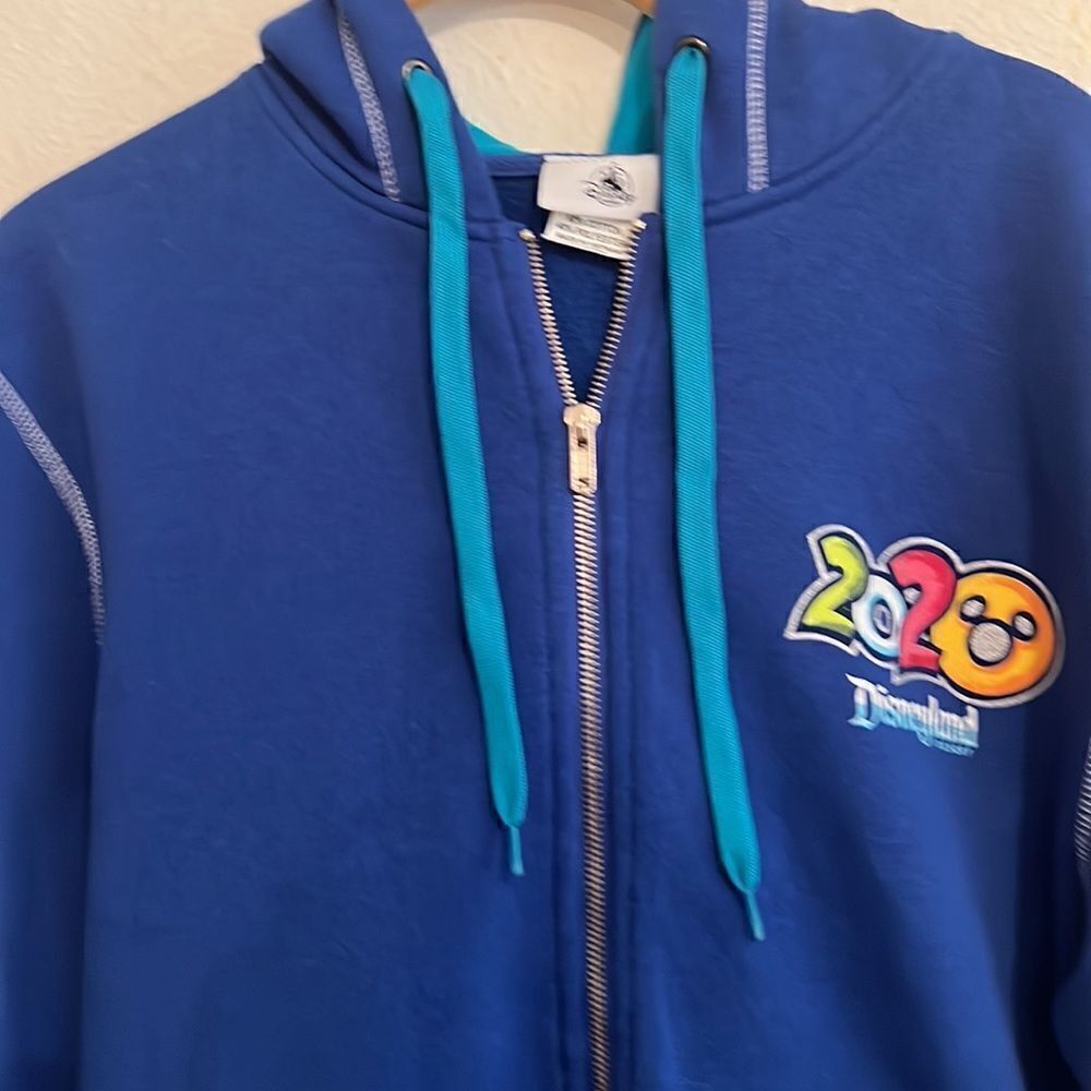 Official Disneyland Bright Blue 2020 Hoodie Sweatshirt With Kangaroo Pocket S - Picture 3 of 10
